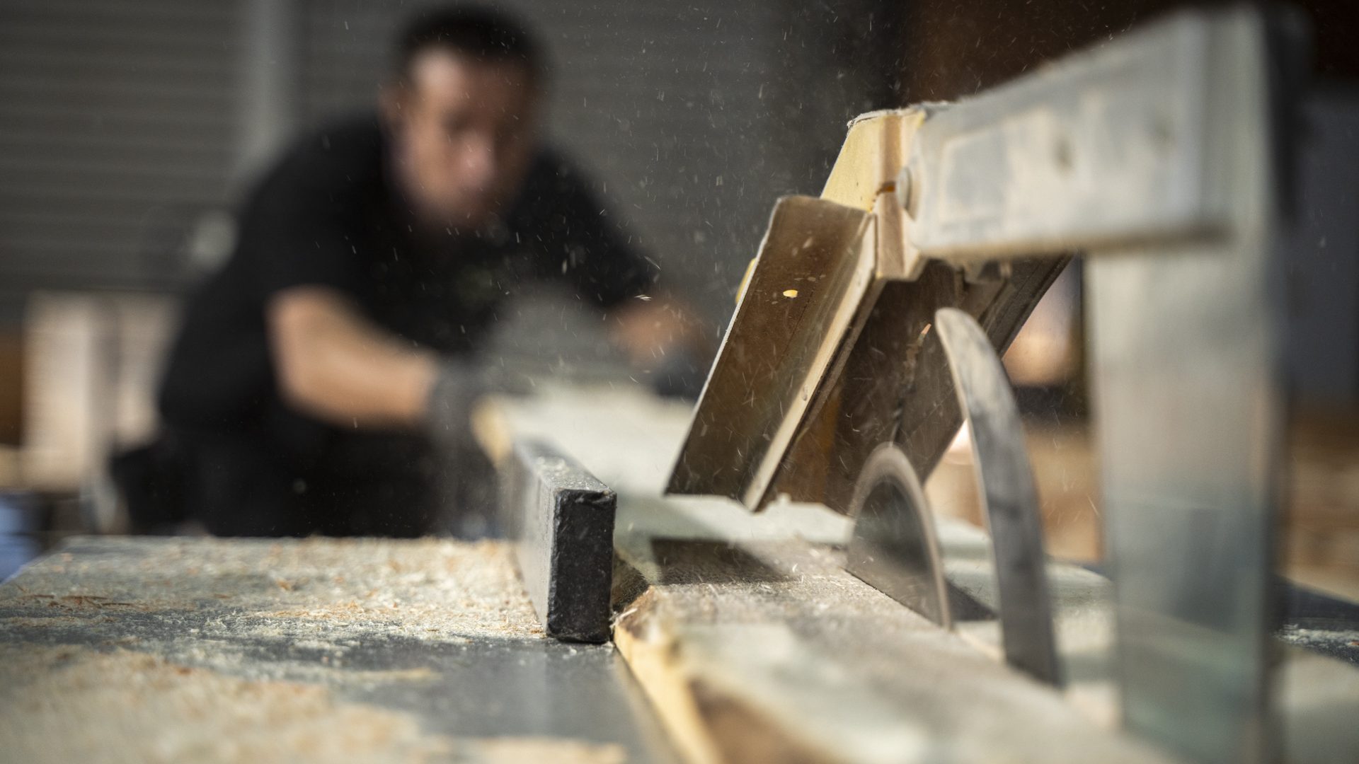 Arbeiten an einer Kreissäge